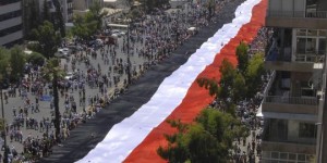 Des centaines de milliers de Syriens défilent contre l’ingérence et les mensonges