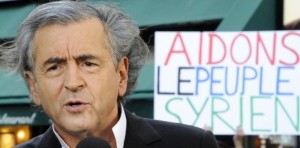 Sur notre photo : Bernard-Henri Lévy s'apprêtant à sauver la Syrie, après la Libye, après l'Irak, l'Afghanistan, le Darfour et la Bosnie...
