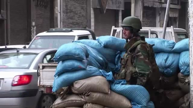 Un poste de contrôle de l'armée syrienne à Homs, le 23 janvier : une ville peuplée comme Toulouse et son agglomération victime de quelques centaines d'activistes